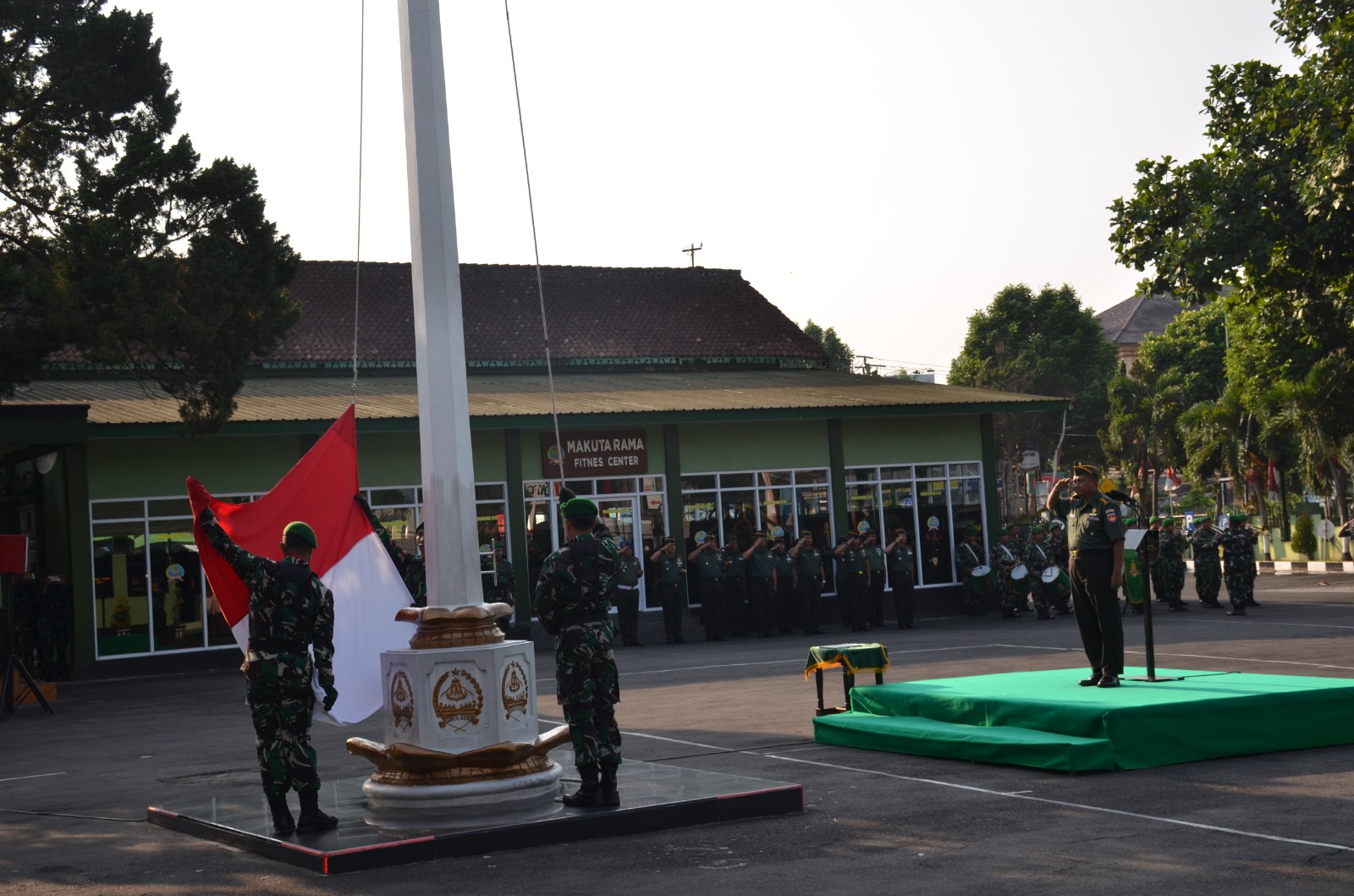 Prajurit dan PNS Korem 073/Makutarama Ikuti Upacara Bendera Mingguan Setiap Hari Senin